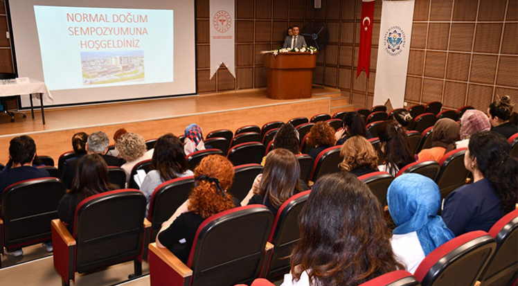 Alanya’da ‘normal doğum’ konulu bir sempozyum düzenledi