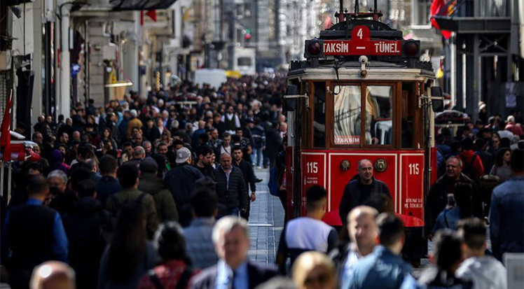 Türkiye’de ortanca yaşın gelecek yıl “yolun yarısı”nı geçmesi bekleniyor