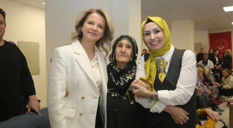 Ebru Şahin’den yaşlılar ile tatlı sohbet