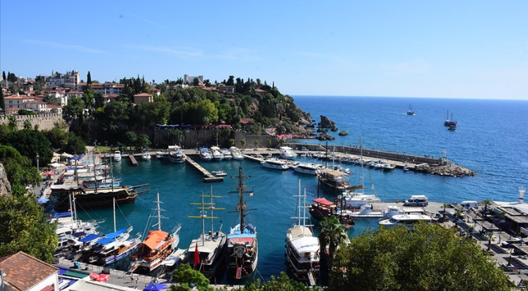 Antalya "2025 yılı D-8 Turizm Şehri" seçildi