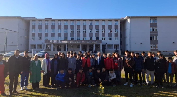 Aksu'da öğrenciler zeytin fidanı dikti