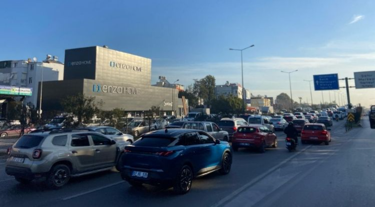 Antalyalıların sabah sabah ‘trafik’ çilesi