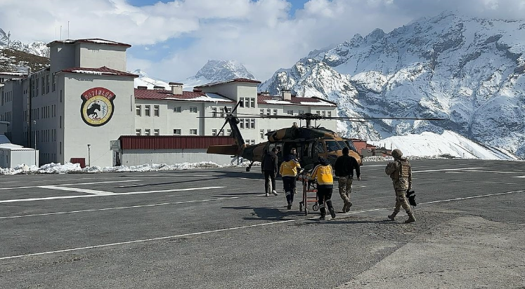 Rahatsızlanan hamile kadın, askeri helikopterle hastaneye sevk edildi