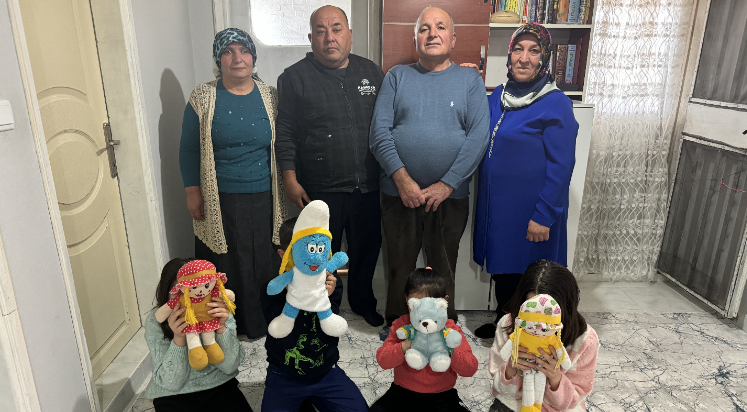 Antalya'da 2 koruyucu aile 4 kardeşe sıcak yuva oldu
