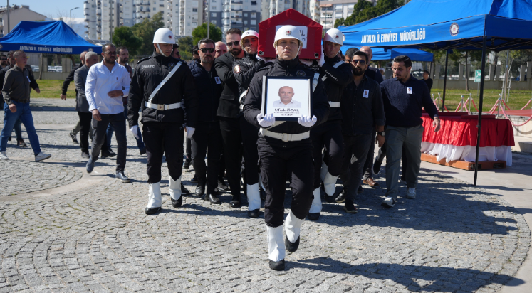 Tedavi görürken hayatını kaydeden Başpolise veda