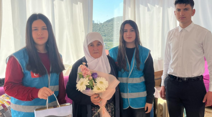 Kaş Ülkü Ocaklarından şehit ailelerine anlamlı ziyaret