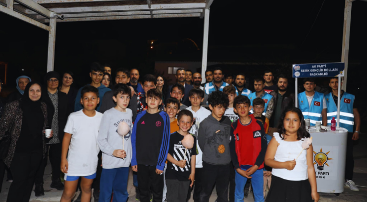 AK Parti'den Serik'te çocukları mutlu edecek ikramlar