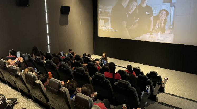 Antalya'da öğrenciler sinema salonunda “Ufkun Ötesinde” belgeselini izledi