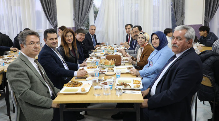 AK Parti MKYK Üyesi Türel, iftar programına konuk oldu