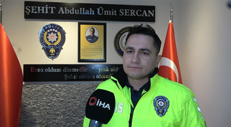 Herkesi duygulandıran polisin depremde ailesini kaybettiği öğrenildi
