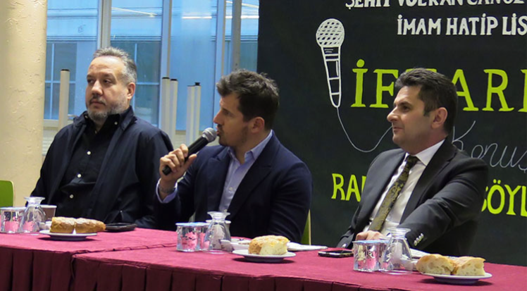 Sinan Boztepe ve Emre Belözoğlu, öğrencilerle bir araya geldi