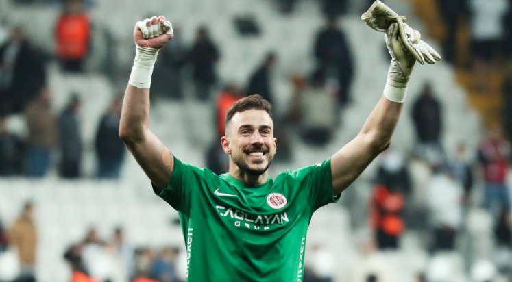 Helton yeniden gündemde