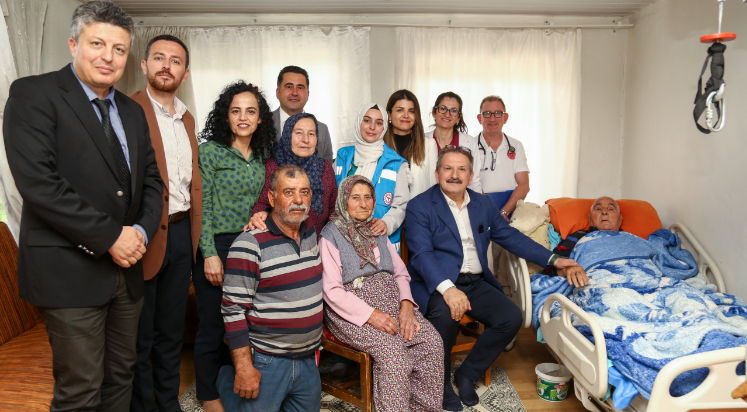 İl Sağlık Müdüründen yaşlı çifte anlamlı ziyaret