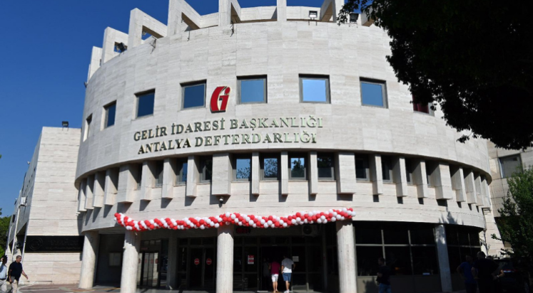 Defterdarlık sahaya indi, AVM’de stant açtı