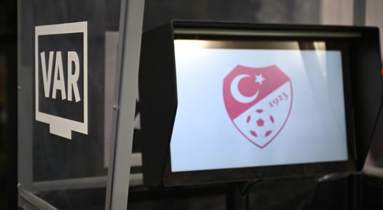 Beşiktaş - Galatasaray derbisinin VAR'ı Pawel Pskit