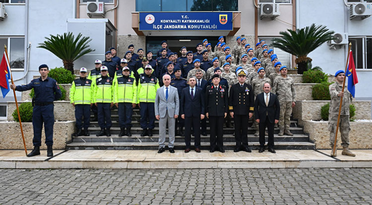 Vali Şahin, kamu personeline ziyarette bulundu