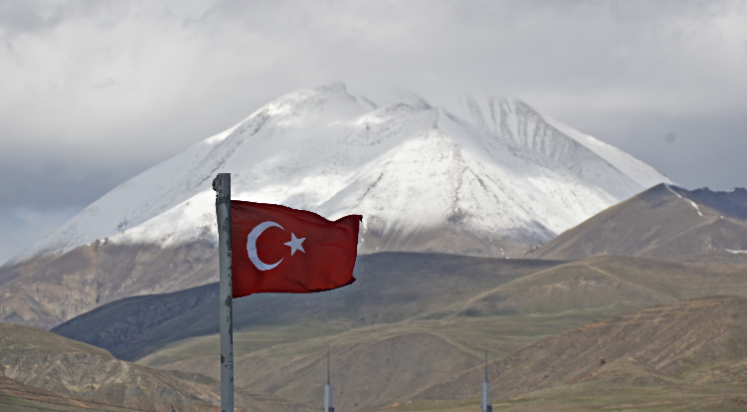 Kösedağ baharda karla kaplandı