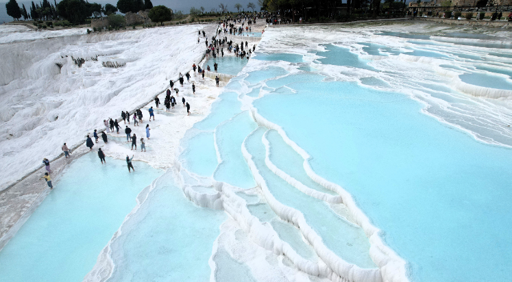Pamukkale’de bayram yoğunluğu devam ediyor