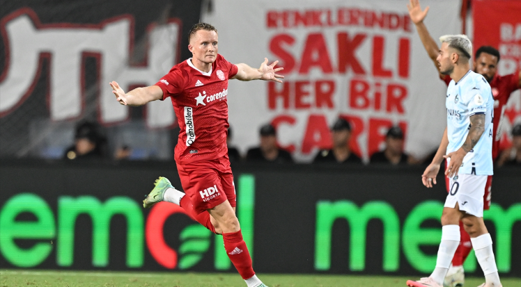 Larsson, Antalyaspor'a vedaya hazırlanıyor