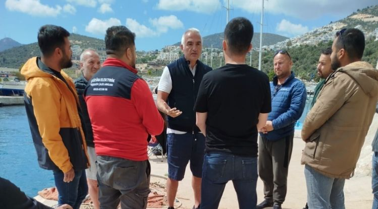 Bakan Ersoy Antalya’da mesaide
