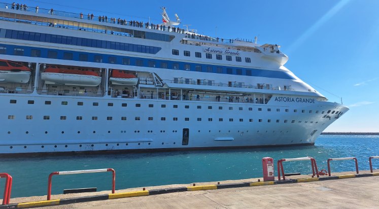 Astoria Grande isimli kruvaziyer Antalya'da
