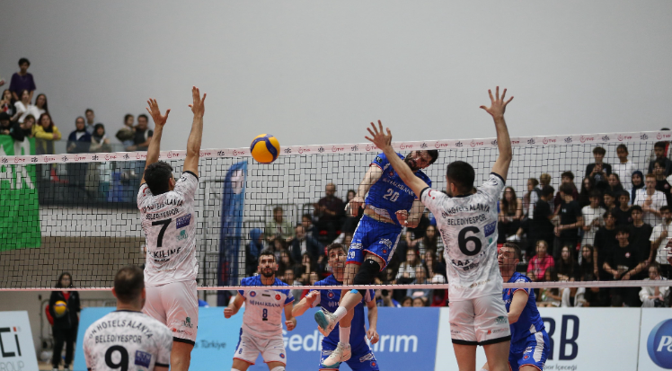 Efeler Ligi play-off: Alanya Belediyespor: 3 - Halkbank: 0