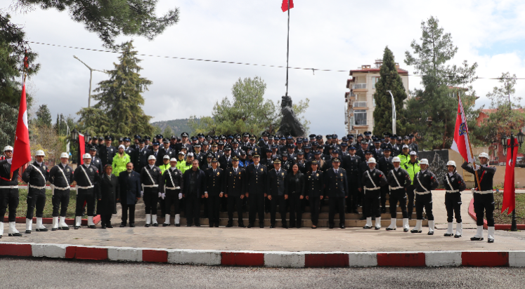 Burdur'da Polis Haftası dolayısıyla şehitlik ziyaret edildi