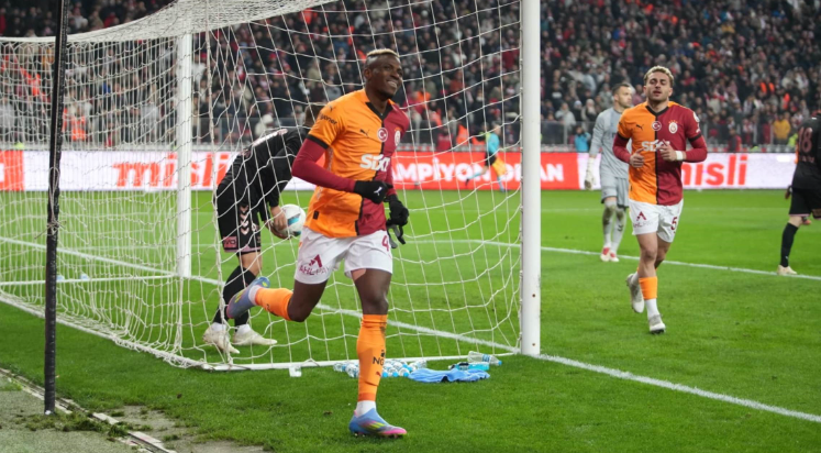 Victor Osimhen ligde 21. golünü kaydetti