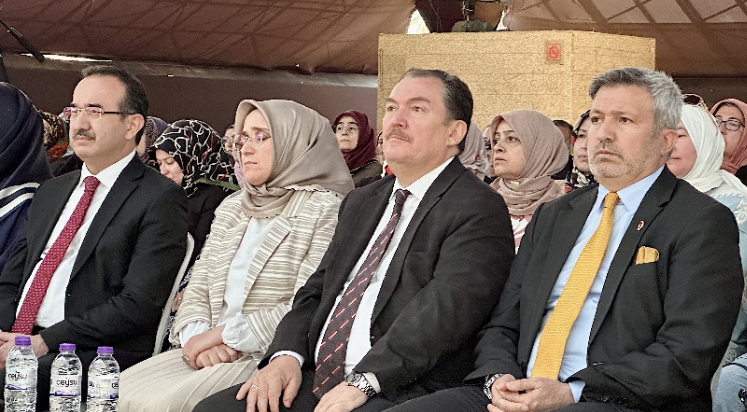Kadınlara yönelik umre ödüllü bilgi yarışmasının ödül töreni yapıldı