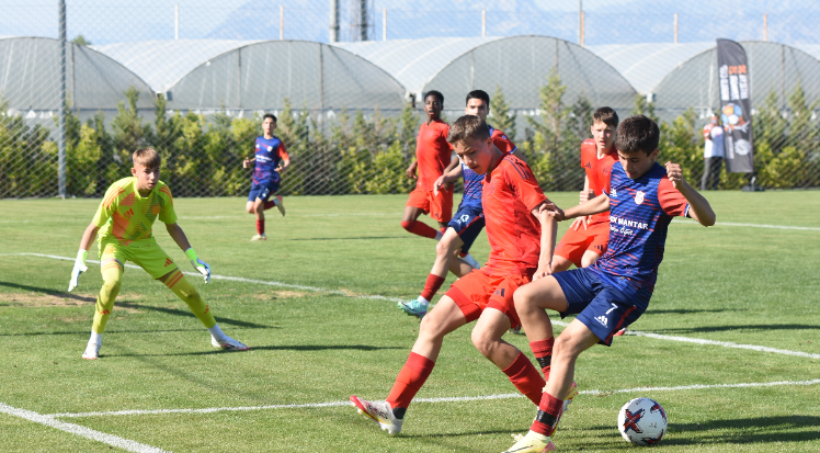 Futbolda Selectum Junior World Cup mücadele başladı