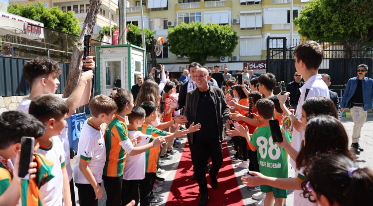 Başkan’dan tribüne davet