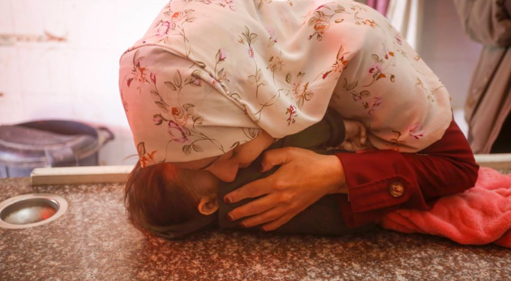 Gazze'de bir bebek yetersiz beslenme ve ilaç sıkıntısı nedeniyle öldü