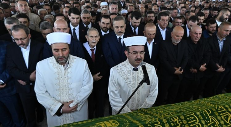 Baba Çavuşoğlu son yolculuğuna uğurlandı