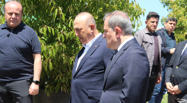 Azerbaycan Dışişleri Bakanı'ndan Çavuşoğlu ailesine taziye ziyareti