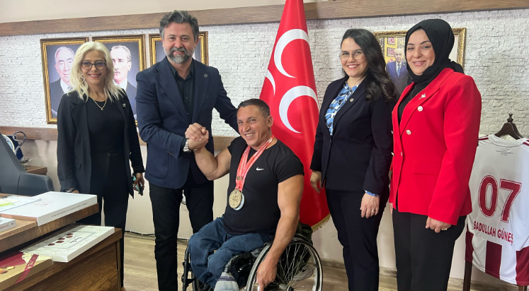 Şampiyon sporcu Kurtoğlu’ndan başkan Güneş’e ziyaret