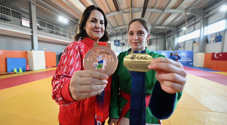 Avrupa şampiyonu kuraş sporcusu Ayşenaz Tosun, hedef büyüttü
