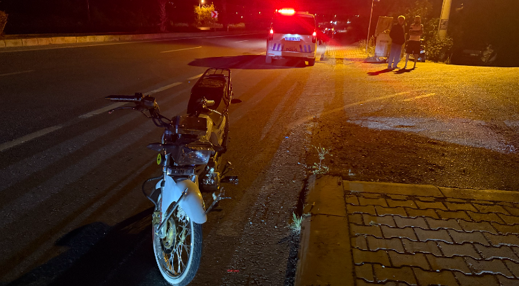 Kaza yaptı, motosikleti bırakıp kaçtı