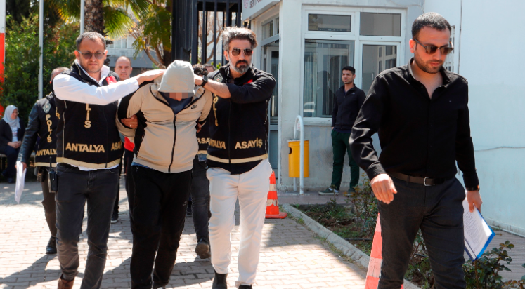 Antalya’da darp edip evin içine taşıdıkları adam ölü bulundu