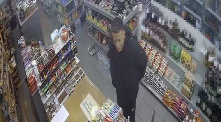 Alkol şişelerini poşete atıp sırra kadem bastı