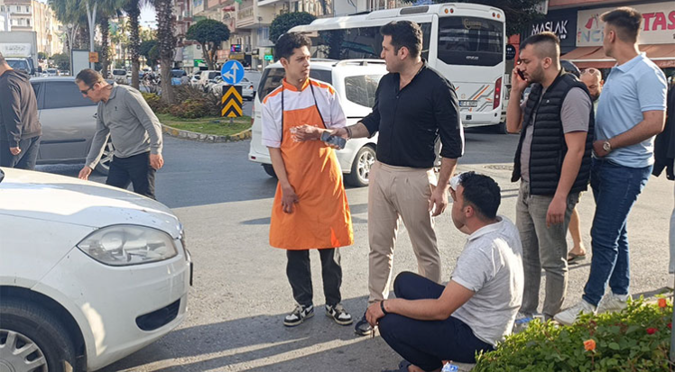 Takla atan sürücü başını otomobilin camına çarptı