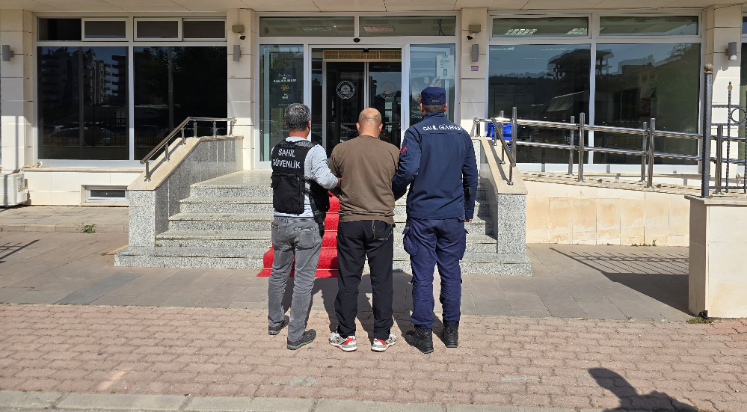 Antalya'da göçmen kaçakçılığı suçundan aranan şahıs yakalandı