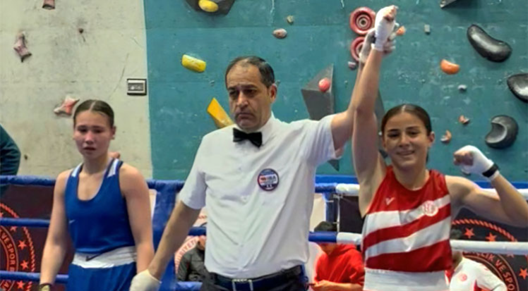 Genç sporcu Büşra Daşkın, bronz madalyanın sahibi oldu