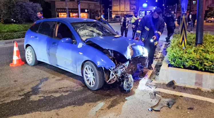 Manavgat’ta iki otomobil çarpıştı: 4 kişi yaralandı