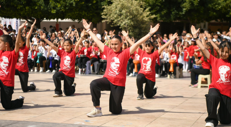 Antalya’nın ilçelerinde 23 Nisan çoşkuyla kutlandı