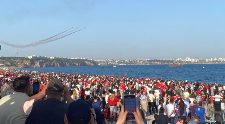 Türk Yıldızları'ndan '23 Nisan' resitali