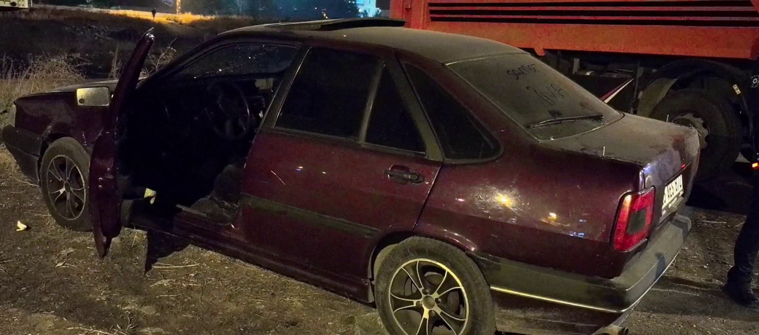 Otomobil içinde bıçaklı kavga