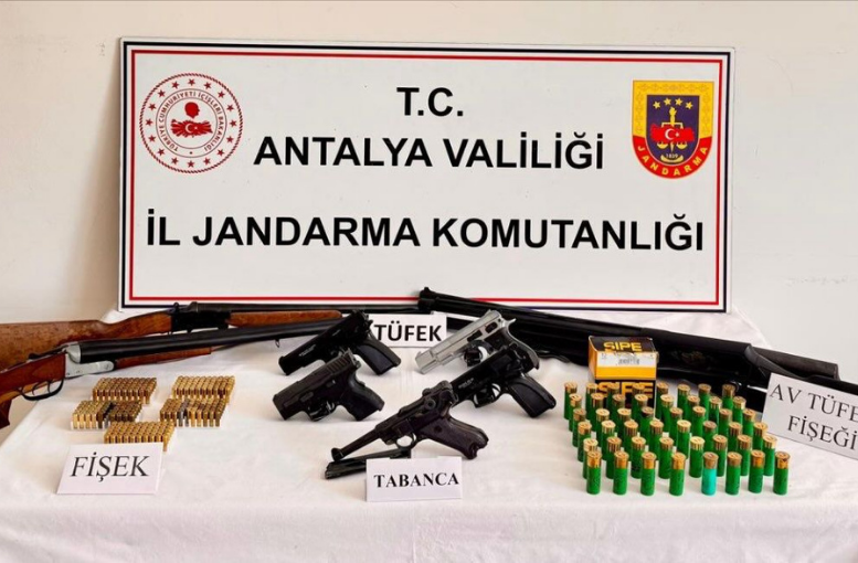 Ruhsatsız silah operasyonunda 6 kişi yakalandı