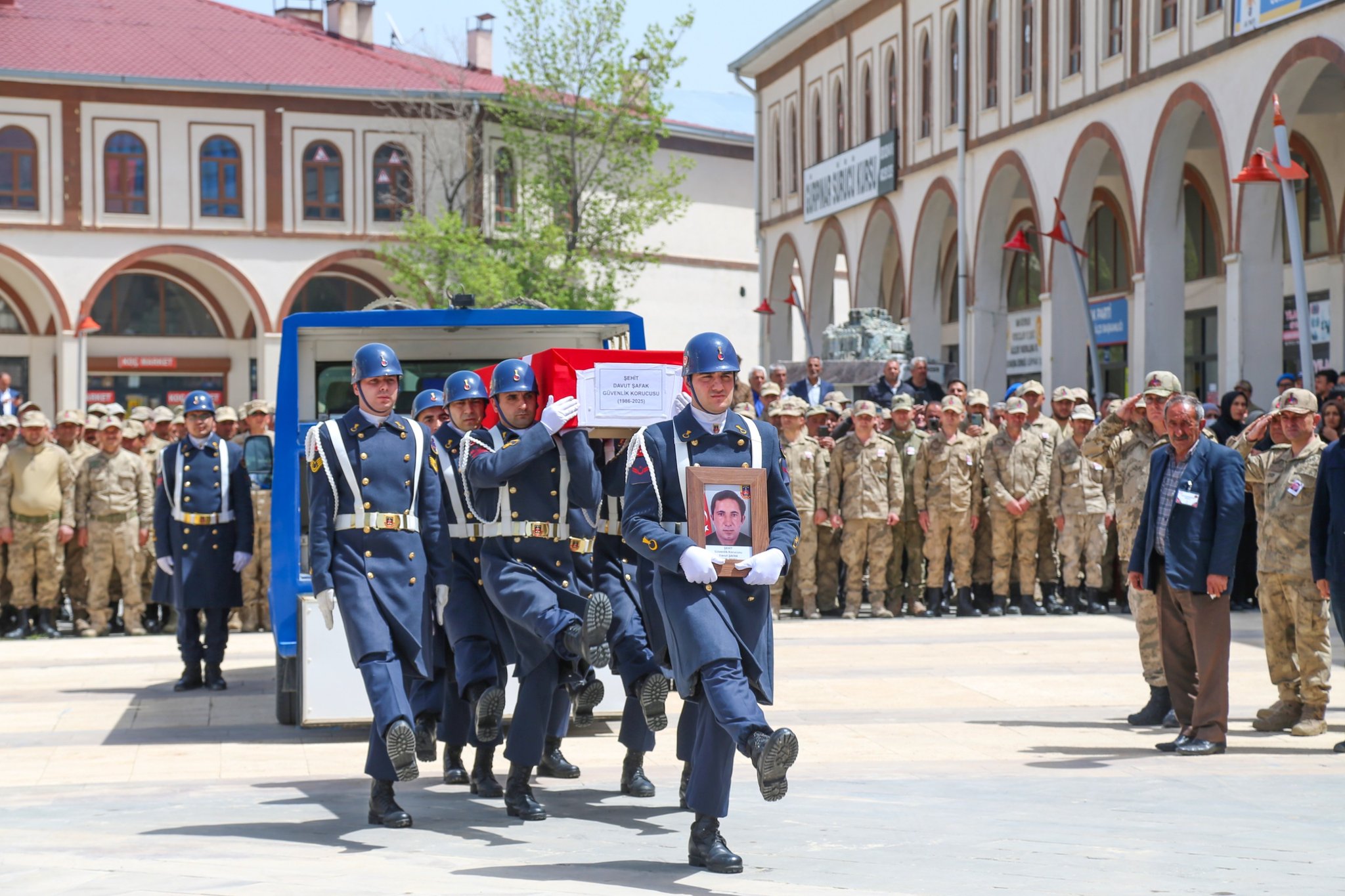 Şehit güvenlik korucusu için tören düzenlendi