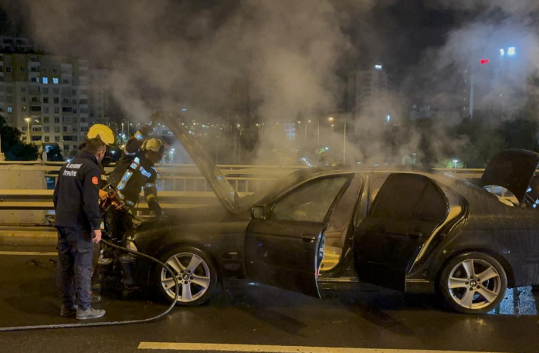Seyir halindeki otomobil alev topuna döndü