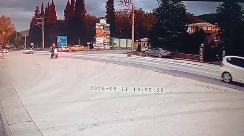 Ticari taksi ve otomobil çarpıştı: 6 yaralı